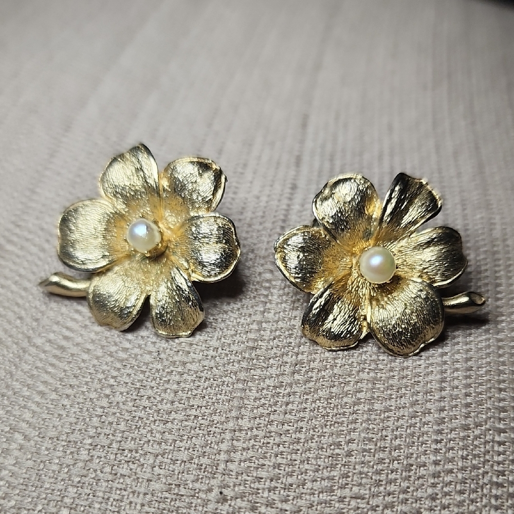 Vintage Coro Gold-Tone Flower Clip-On Earrings, Pre-loved in Excellent Condition